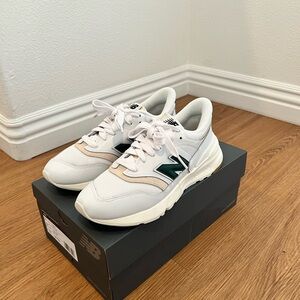 Women’s New Balance Sneakers New Never Worn